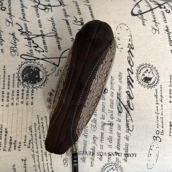 Coach Signature Brown Canvas Suede Trim Kisslock Framed Wristlet -Coin Wallet - Picture 6 of 16